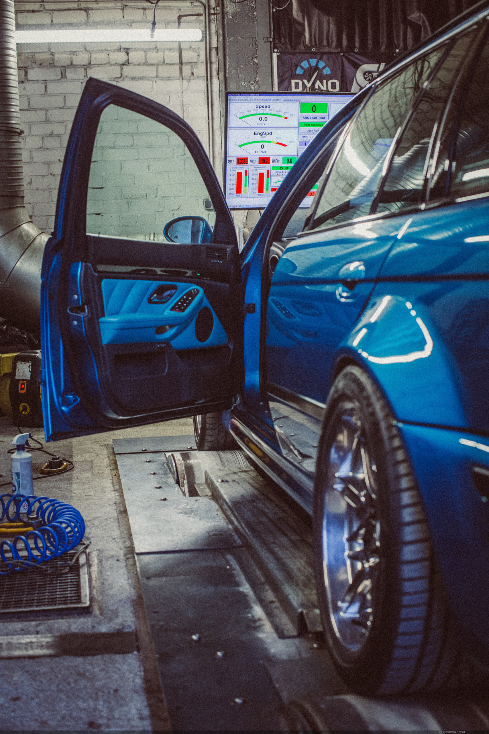 BMW M5 E39 Touring Wide-Body ESS Supercharged "BMW Individual Program" 1 of 7 Atlantis Metallic with 1 of 1 Titanic Blau interior. Dyno tune at Dyno Systems, Riga, Latvia on a Superflow Dyno.